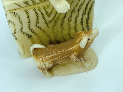 Signed antique carved resin/bone street performer netsuke 1 3/4" x 1 1/4" 26.8g GS650