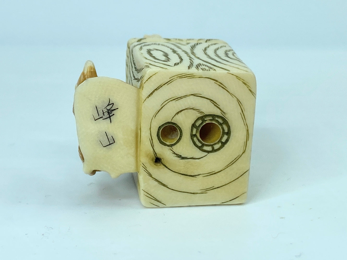 Signed antique carved resin/bone street performer netsuke 1 3/4" x 1 1/4" 26.8g GS650