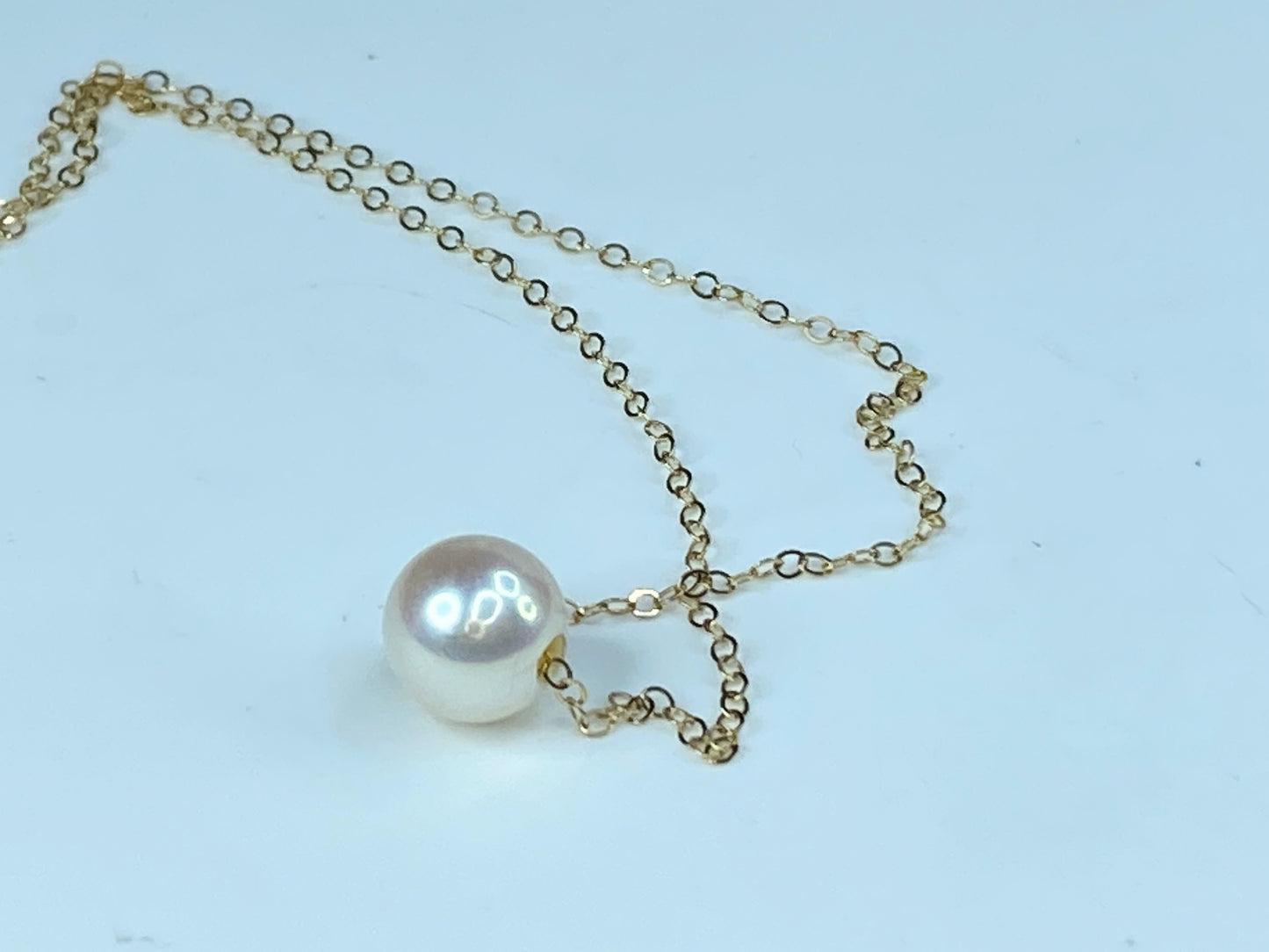 9.2mm Cultured white saltwater Sliding Pearl 14K yellow gold necklace