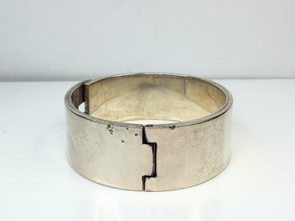 Vintage Gucci Wide Sterling Silver Hinged Cuff Bracelet Italy JR1486