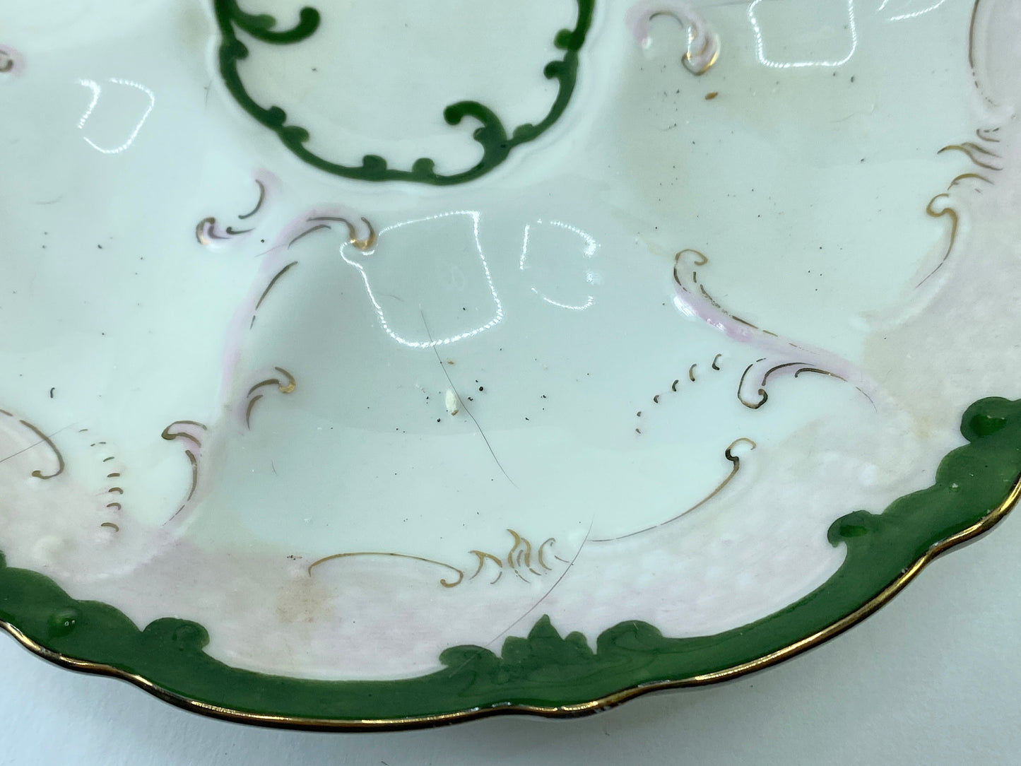 Antique Oyster Plate Forest Green, soft pink, gold gilt Fish Scale Pattern A402