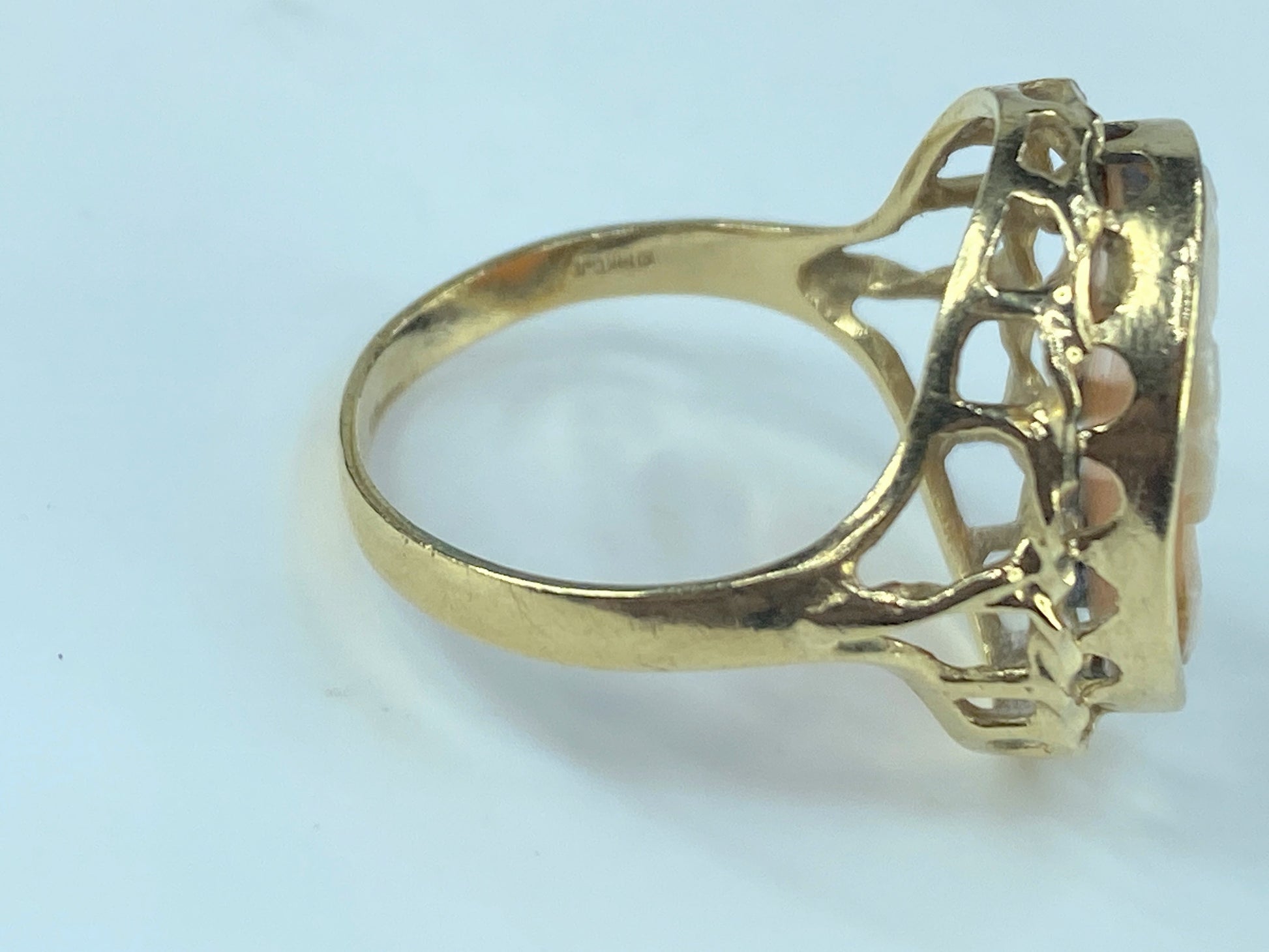 14K yellow gold shell Cameo lady ring 3.2g s7 JR428