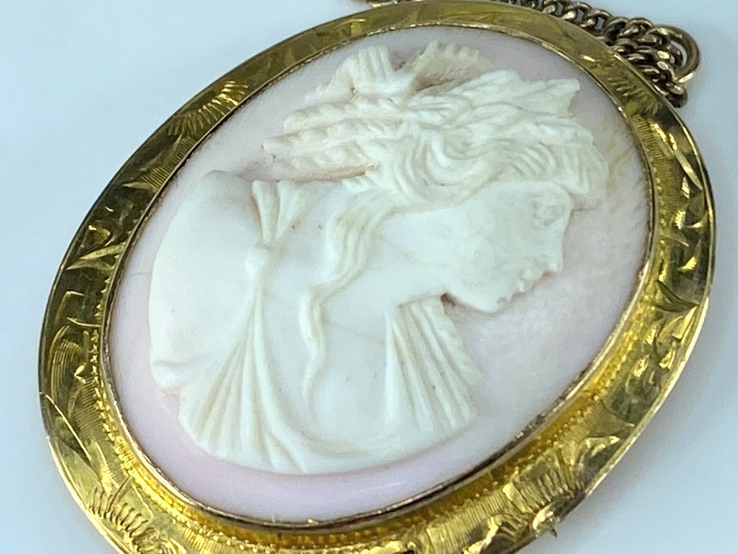 Victorian 10K/14K gold Carved Shell Cameo Goddess brooch pendant necklace JR400
