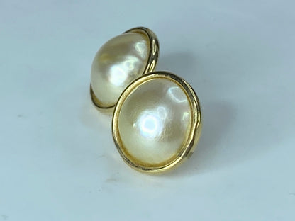 14K yellow gold 11.5mm Mabe pearl stud earrings 2.6g JR393