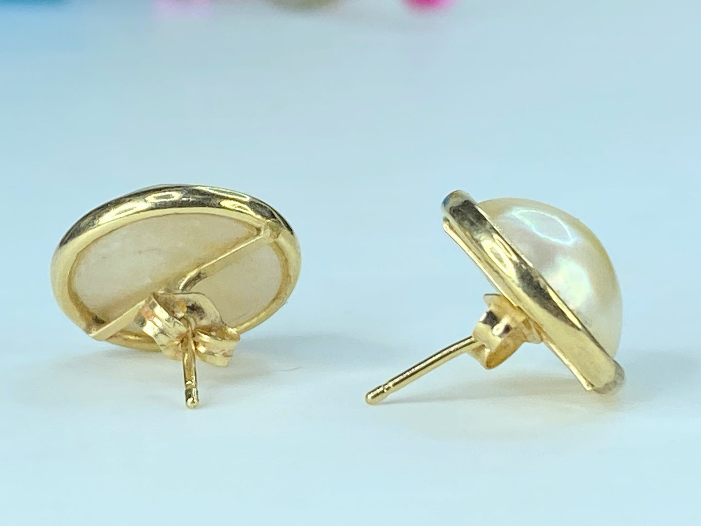 14K yellow gold 11.5mm Mabe pearl stud earrings 2.6g JR393