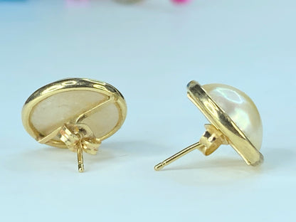 14K yellow gold 11.5mm Mabe pearl stud earrings 2.6g JR393