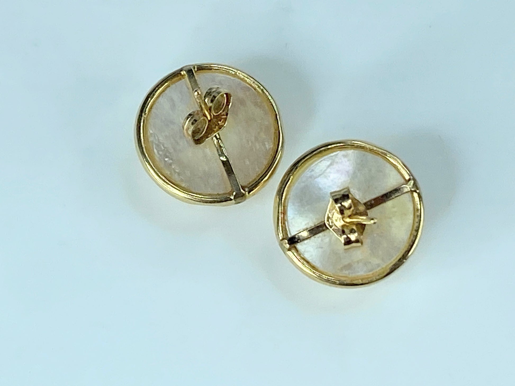 14K yellow gold 11.5mm Mabe pearl stud earrings 2.6g JR393