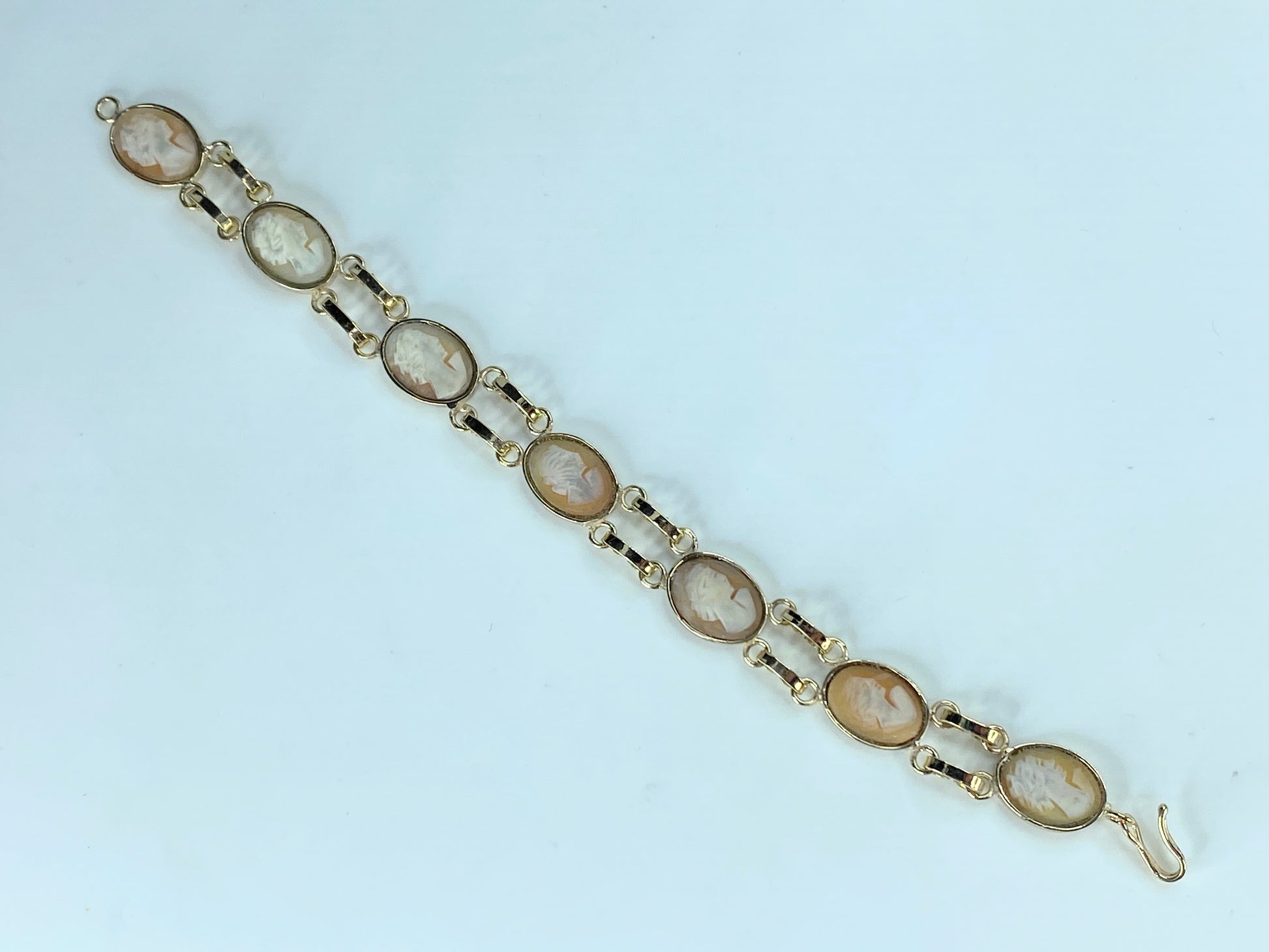 Antique Victorian 14k yellow Gold shell cameo bracelet 17.3g 7.5" JR396