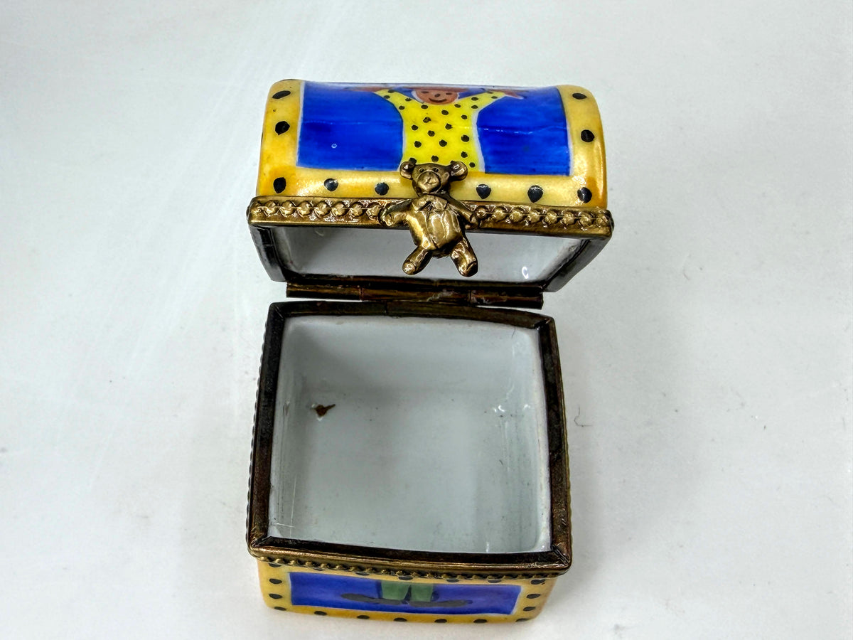 Limoges France Peint Main School Days Teddy Bear Clasp Trinket Box A1321