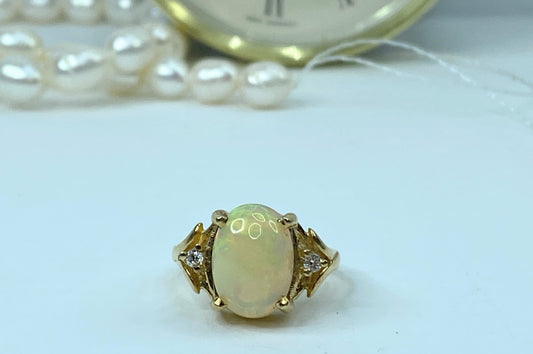 14K yellow gold 3.55ct Opal cabochon Brilliant diamond ring s5.75 5.7grams JR952