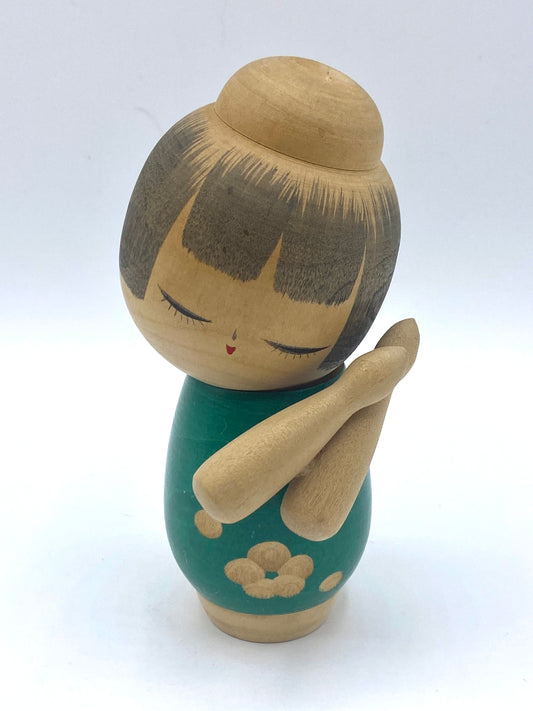 Award Winning artist Sato Suigai Kokeshi "girl in Green" hand etched Sakura