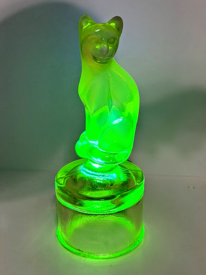 Fenton Rare Vintage Topaz Opalescent Uranium Glass Cat on Fount UV Glow A1330