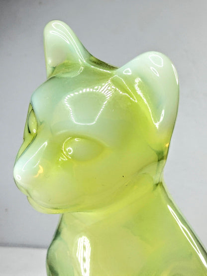 Fenton Rare Vintage Topaz Opalescent Uranium Glass Cat on Fount UV Glow A1330