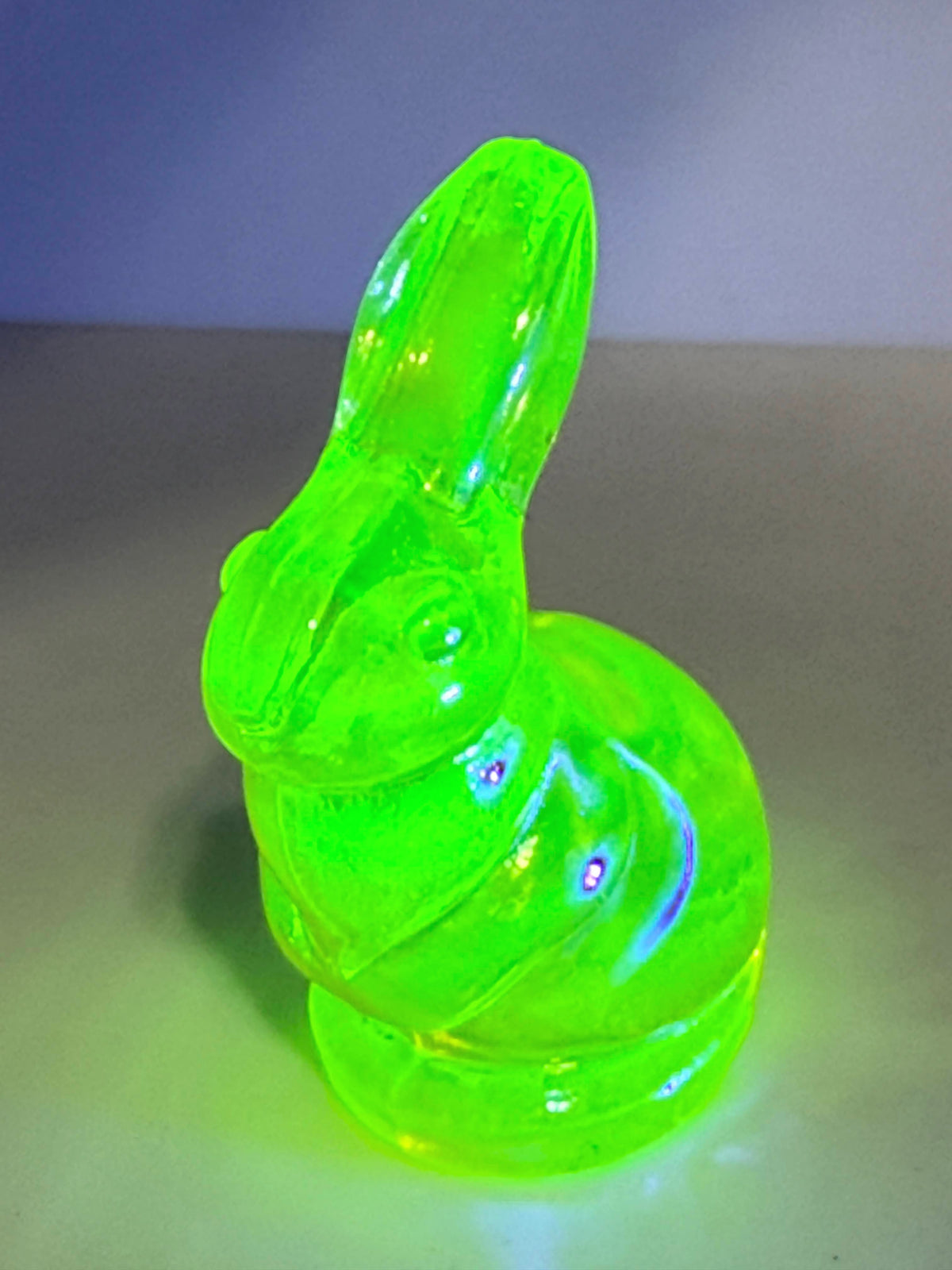 Vintage Vaseline Uranium Glass Bunny Rabbit Figurine UV Glow Yellow A1332
