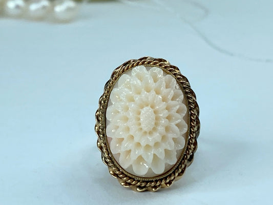 Victorian 14K Gold British Angel Skin Coral Carved Peony Flower Ring 8.4g JR963