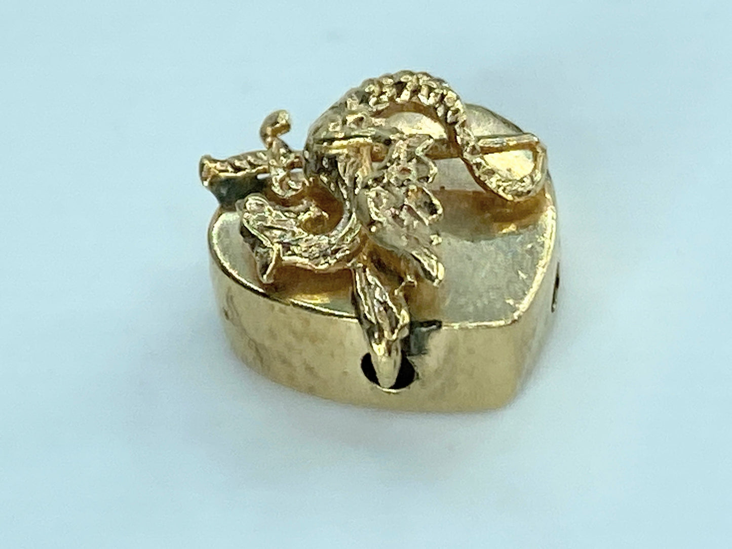 Antique 14K yellow gold 3D Griffin Heart shape sliding charm 2.5g 17.7mm JR408