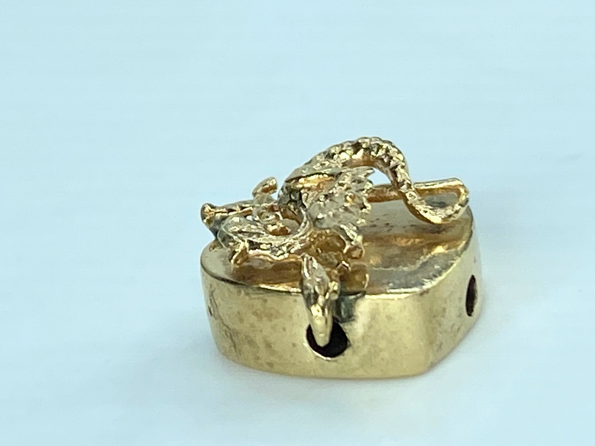 Antique 14K yellow gold 3D Griffin Heart shape sliding charm 2.5g 17.7mm JR408