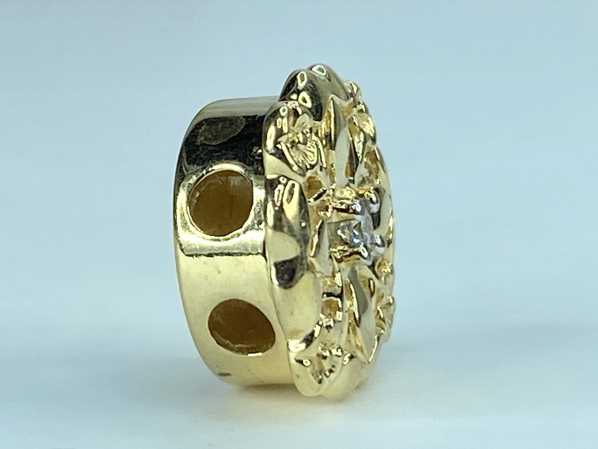 14K yellow gold 0.03ct round Diamond Floral etching sliding charm 3.9g JR409