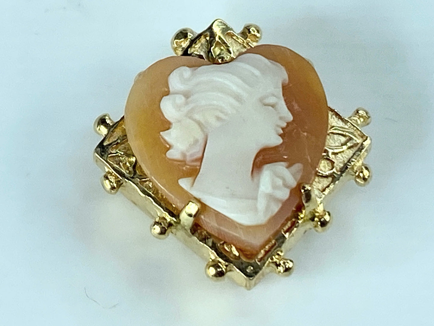 Signed DJW 14K gold heart shape Shell Cameo square box sliding charm 6.8g JR410