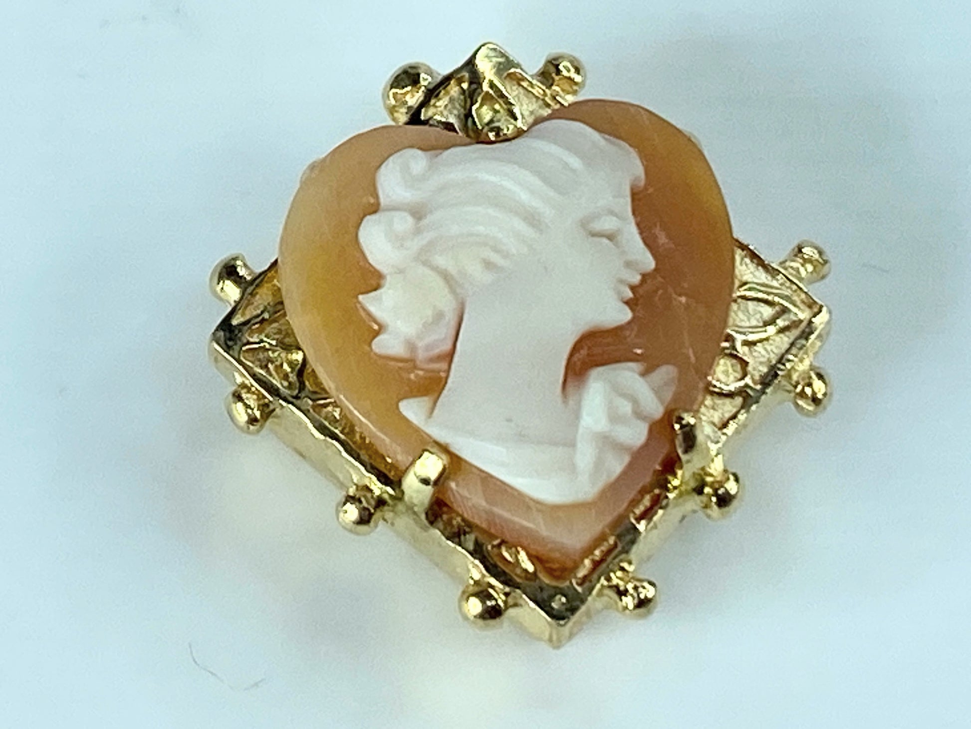 Signed DJW 14K gold heart shape Shell Cameo square box sliding charm 6.8g JR410