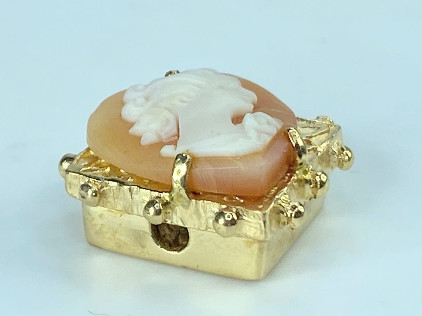 Signed DJW 14K gold heart shape Shell Cameo square box sliding charm 6.8g JR410