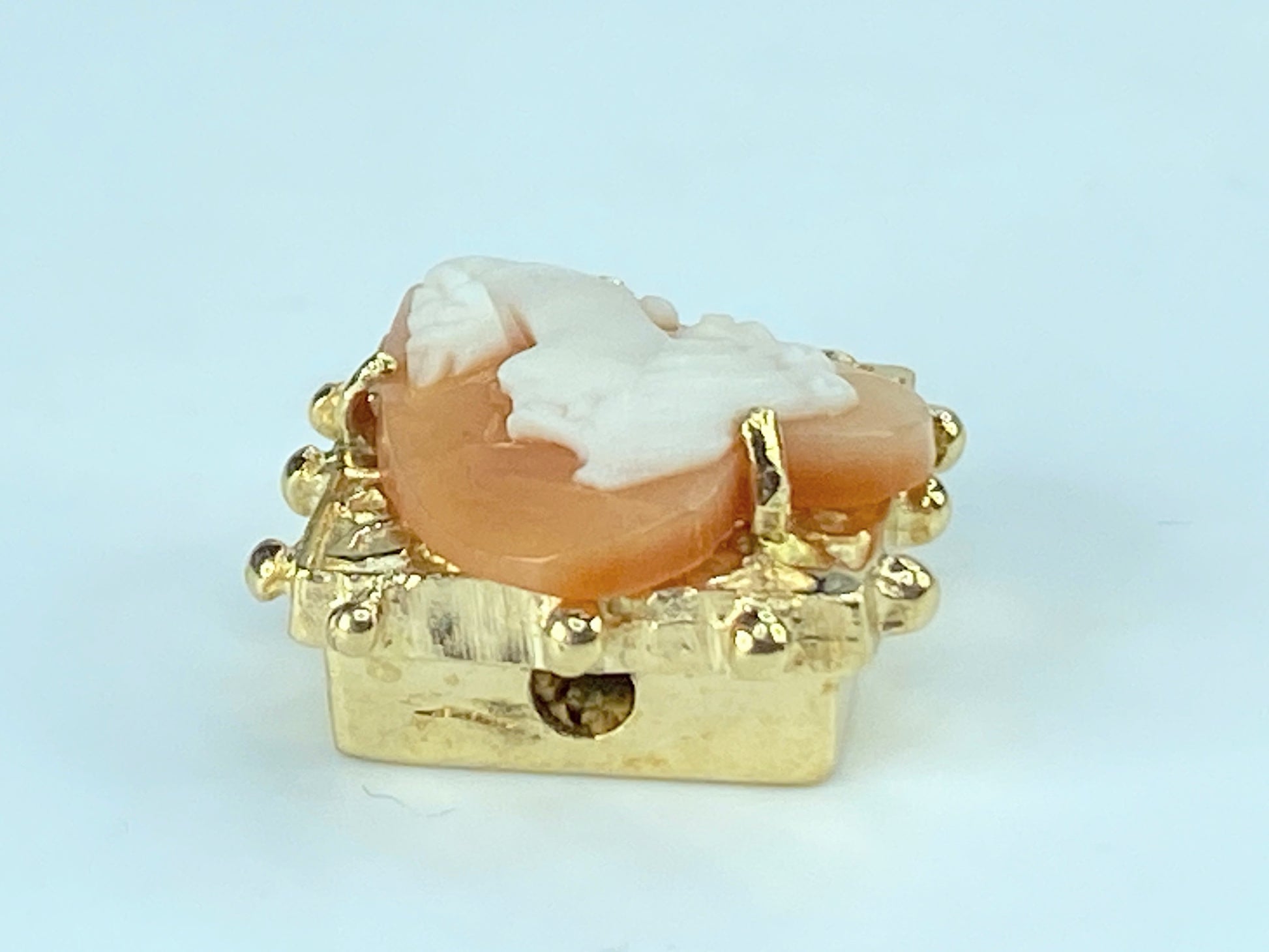 Signed DJW 14K gold heart shape Shell Cameo square box sliding charm 6.8g JR410