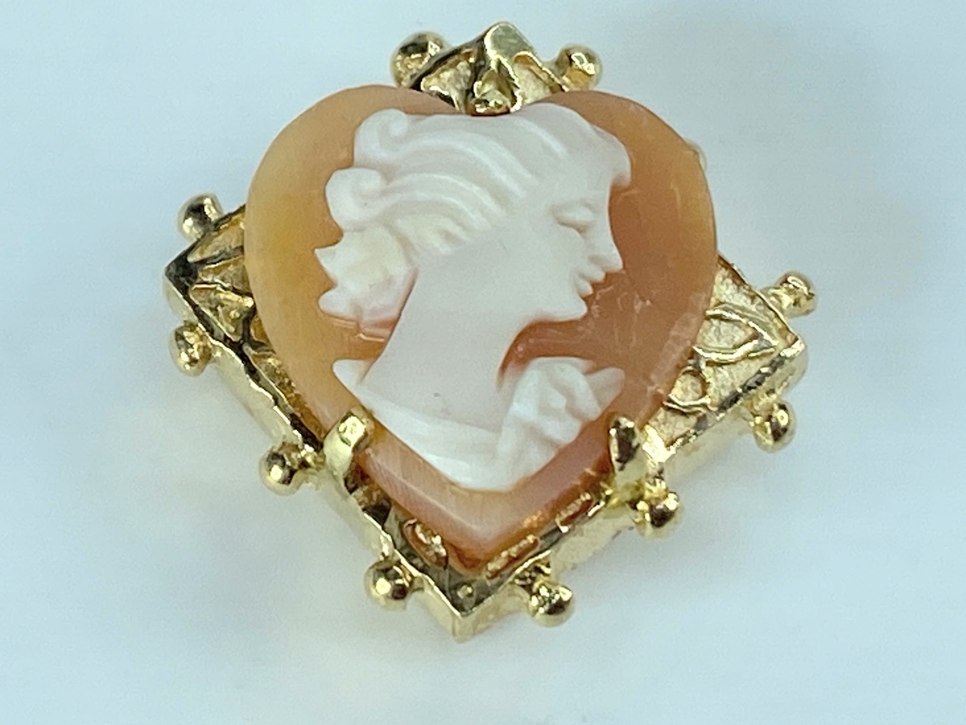 Signed DJW 14K gold heart shape Shell Cameo square box sliding charm 6.8g JR410