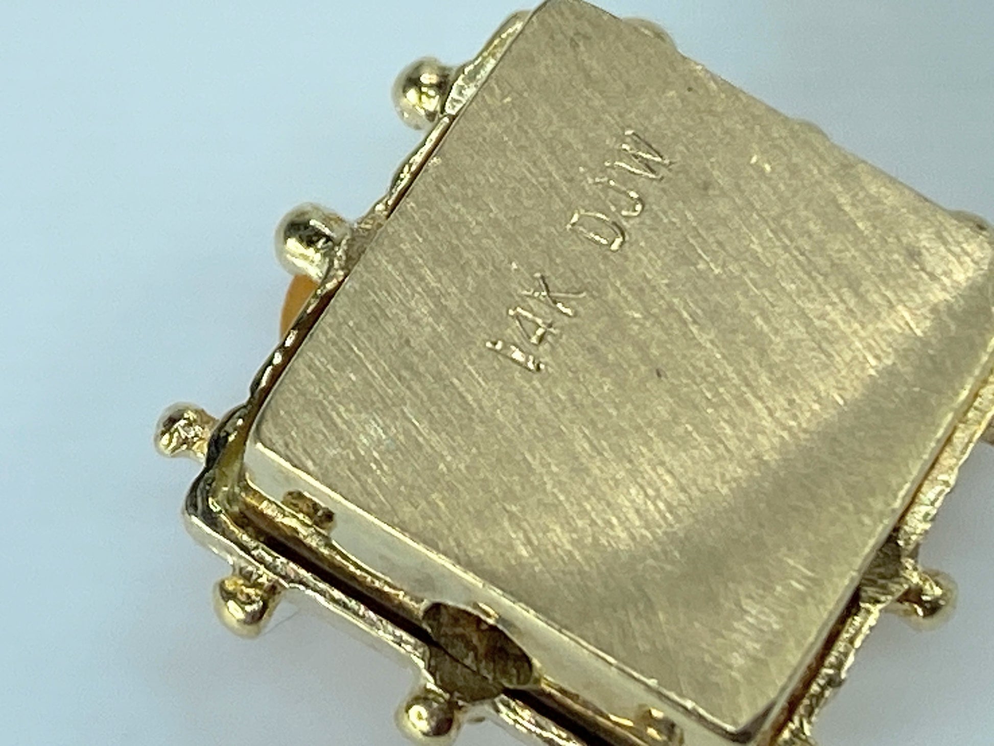 Signed DJW 14K gold heart shape Shell Cameo square box sliding charm 6.8g JR410