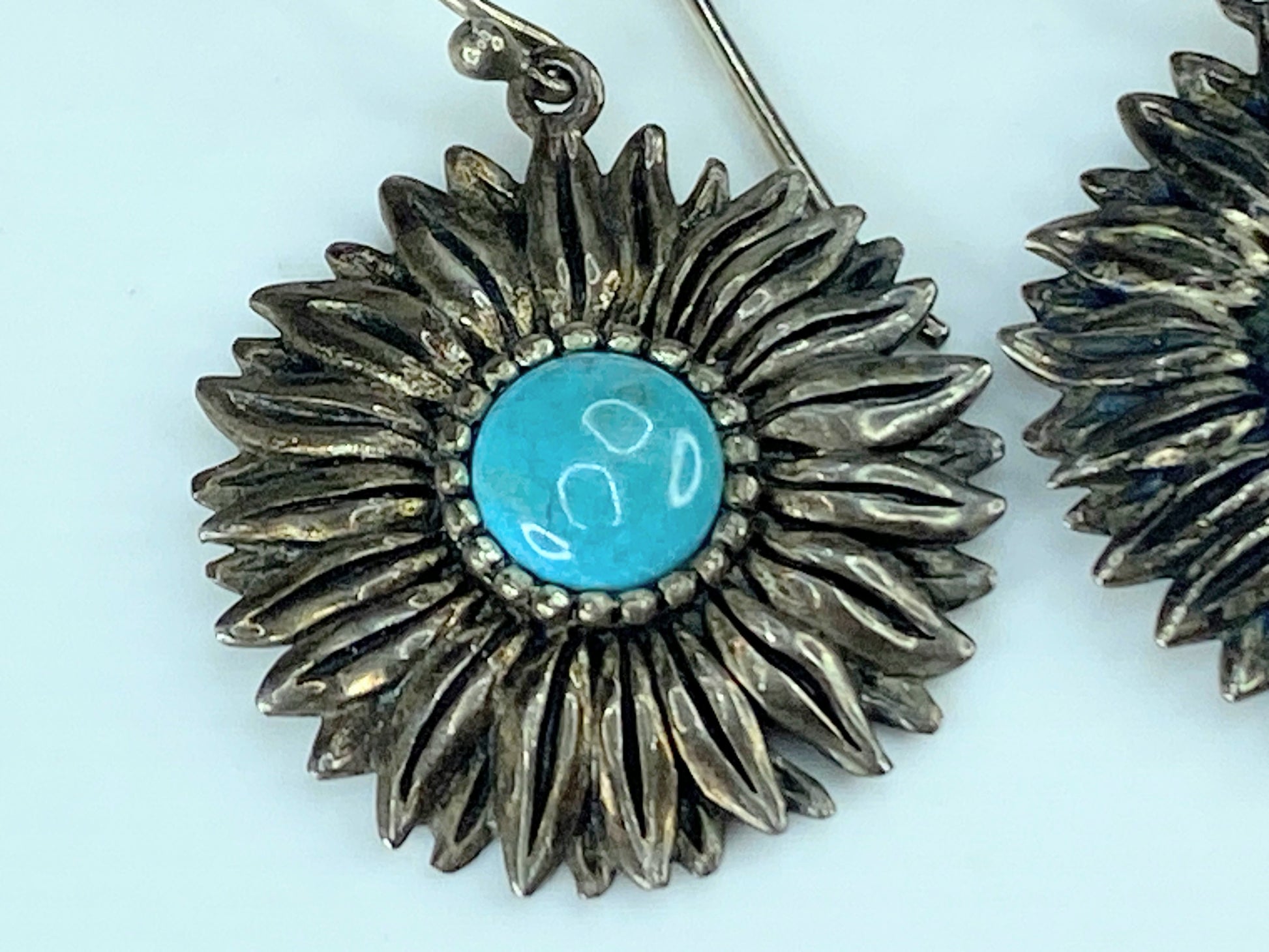 Sterling silver Turquoise Daisy Flower dangle earrings 8.4g 38.0mm JR417