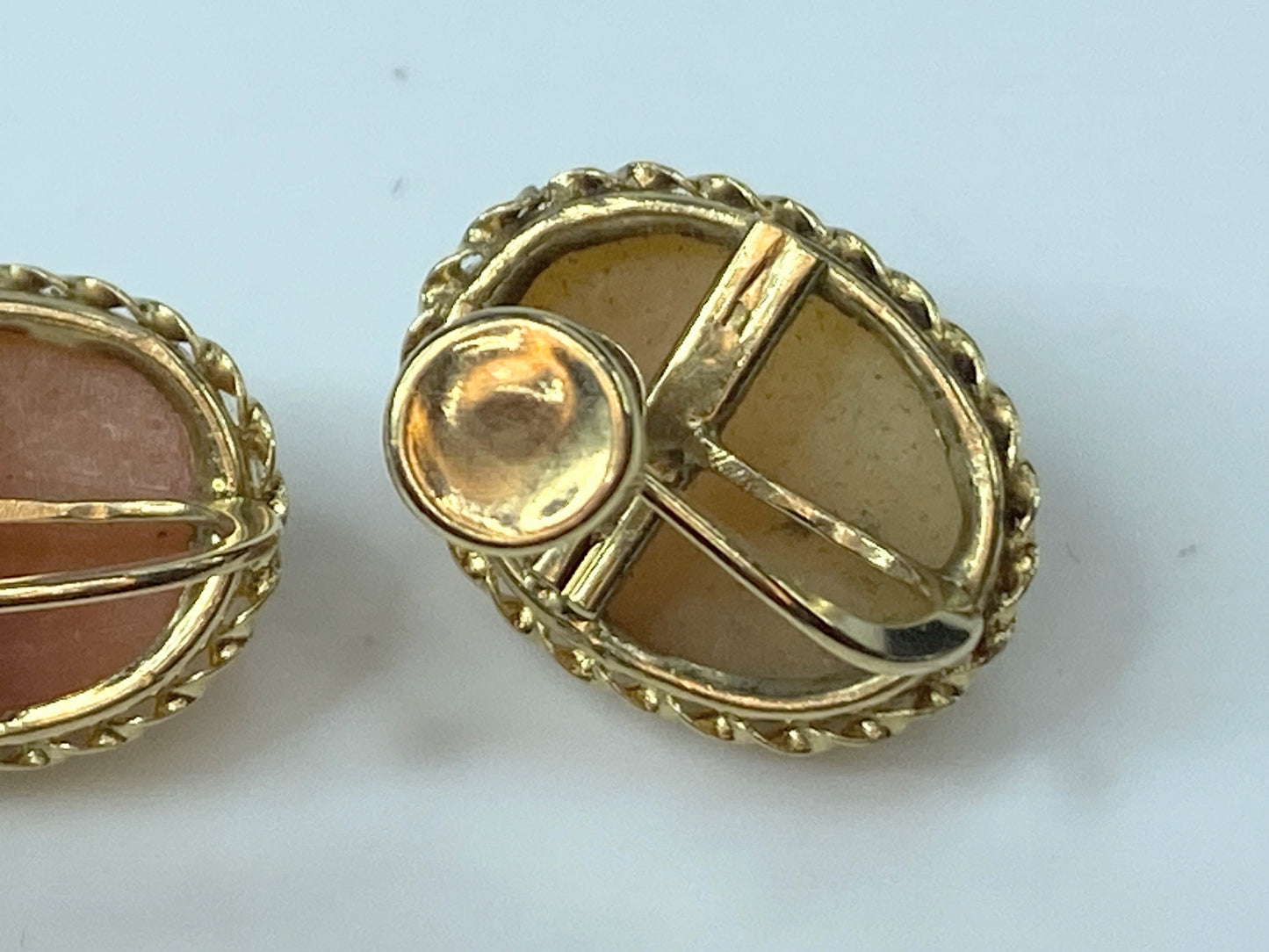 14K gold Large hand carved Shell Cameo screw on earrings