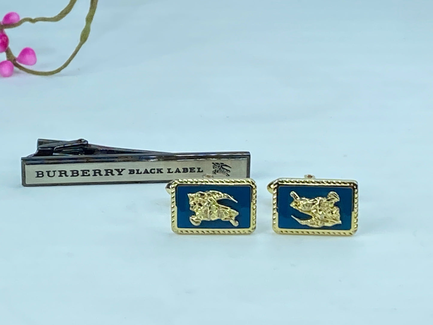 Burberry Gold Plate Cufflinks & Tie Clip “Circa 1990s” in black velvet box GS384