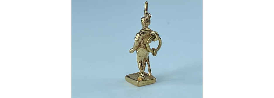 c1970 solid 14k yellow gold traveller/wanderer charm pendant 3.2g JR918